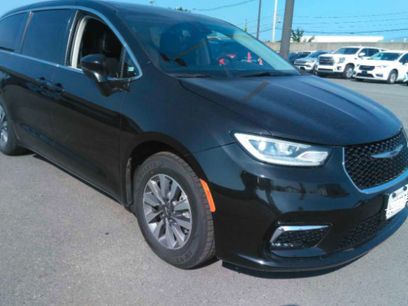 Used 2023 Chrysler Pacifica Touring-L
