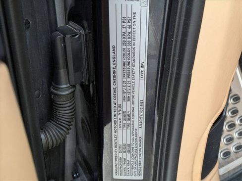 Used 2017 Bentley Bentayga image 16