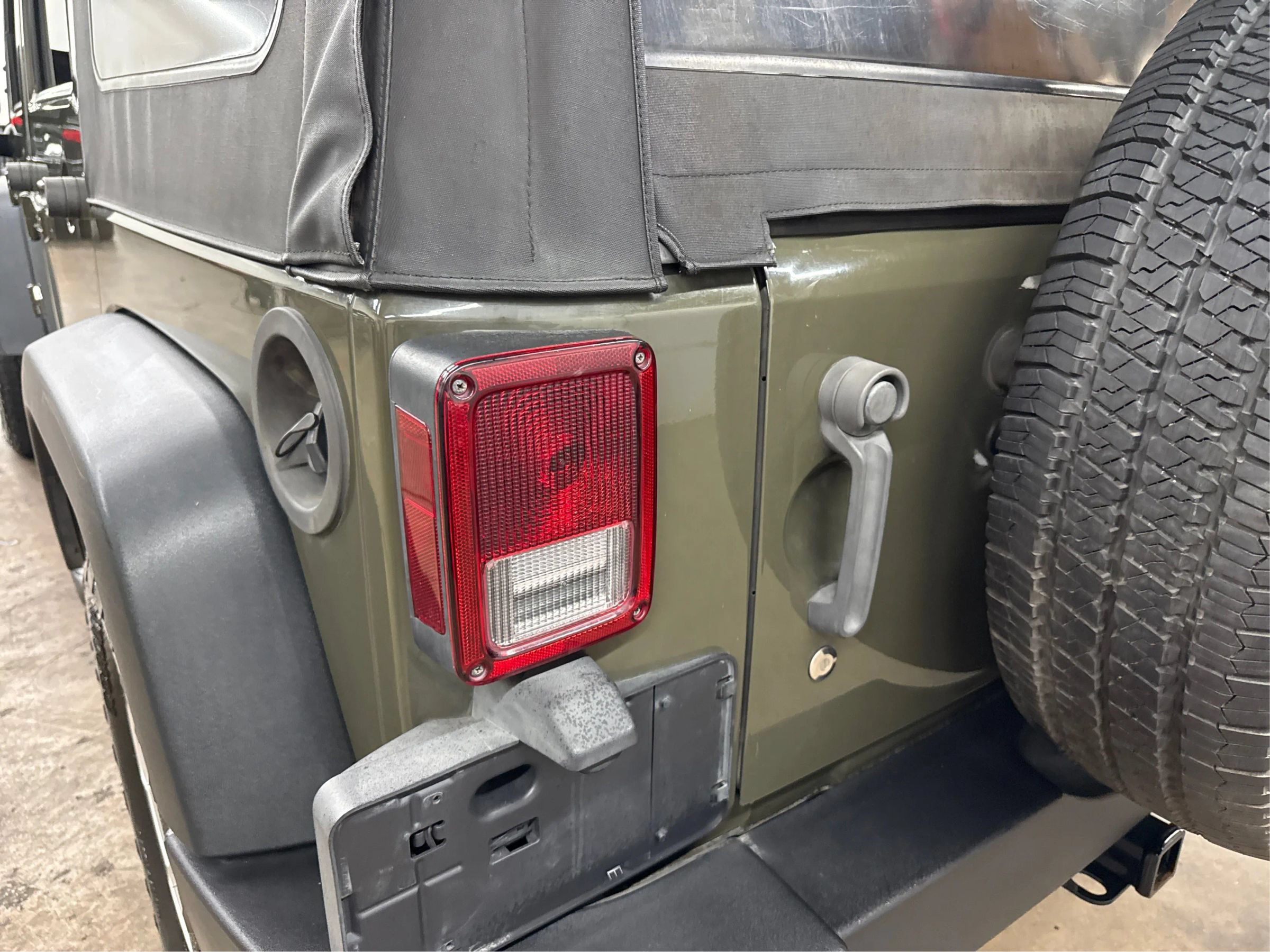Used 2015 Jeep Wrangler Unlimited Sport w/ Quick Order Package 24S AWD/4WD image 36