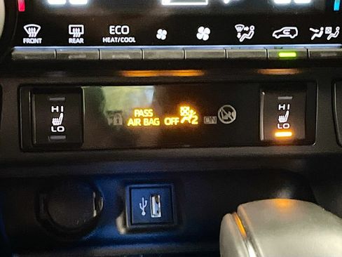 Used 2025 Toyota RAV4 XSE w/ Weather Package AWD/4WD image 21