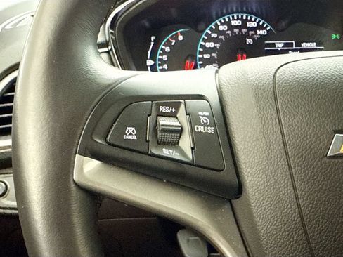 Used 2022 Chevrolet Trax LT w/ LT Convenience Package AWD/4WD image 11