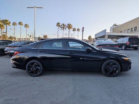 New 2026 Hyundai Elantra SEL Sport Premium FWD image 5