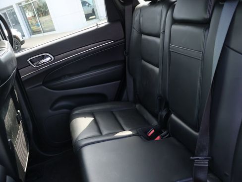 Used 2019 Jeep Grand Cherokee Limited w/ Trailer Tow Group IV AWD/4WD image 16