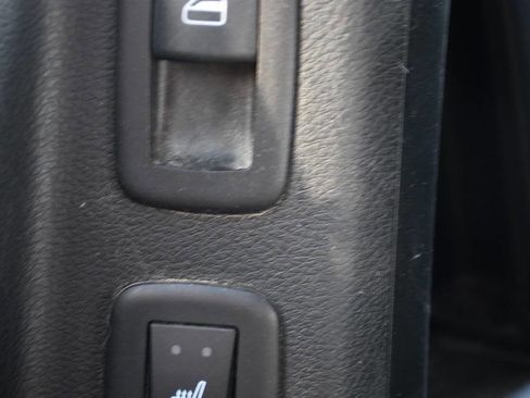 Used 2014 Chrysler Town & Country Touring-L w/ Driver Convenience Group image 33