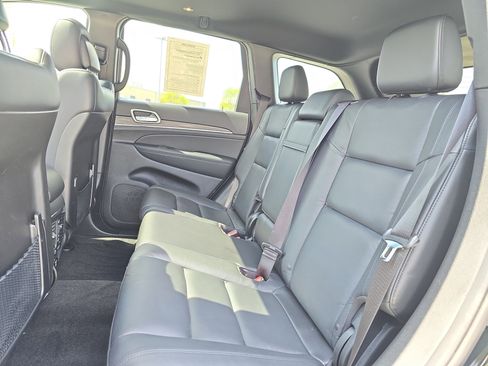 Used 2021 Jeep Grand Cherokee Limited image 13