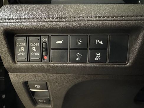 Used 2018 Honda Odyssey Elite image 10