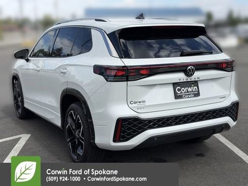 Used 2025 Volkswagen Tiguan SEL R-Line AWD/4WD image 16
