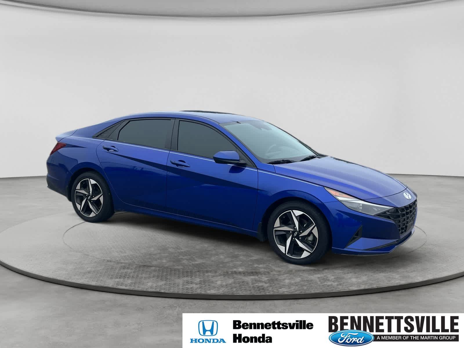 Used 2023 Hyundai Elantra SEL w/ Convenience Package FWD image 3