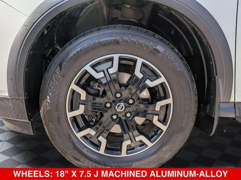 Used 2020 Nissan Pathfinder SL AWD/4WD image 10