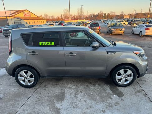 Used 2017 Kia Soul image 4