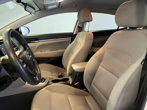 Used 2017 Hyundai Elantra SE image 15