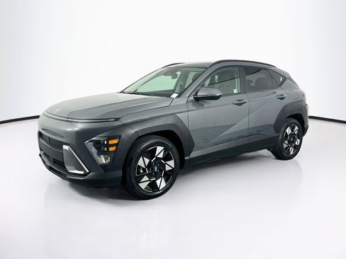 Used 2025 Hyundai Kona SEL FWD image 3