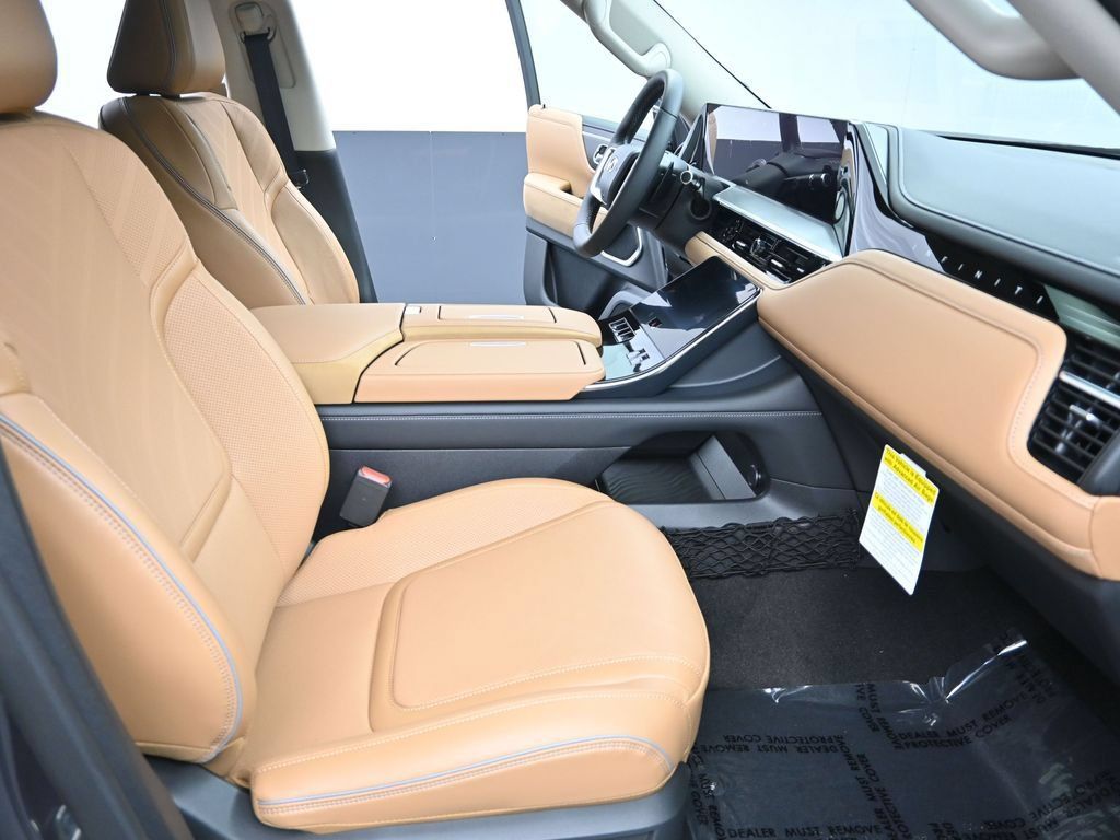 New 2026 INFINITI QX80 Luxe w/ Cargo Package AWD/4WD image 17