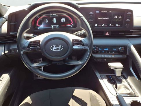 Certified 2025 Hyundai Elantra Sport FWD image 12