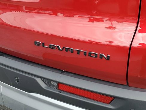 Used 2025 GMC Acadia Elevation image 7