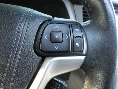 Used 2017 Toyota Sienna XLE image 70