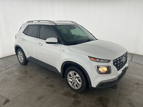 Used 2020 Hyundai Venue SEL FWD image 10