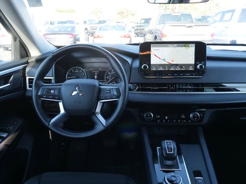 Used 2024 Mitsubishi Outlander SE image 20