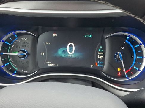 Used 2023 Chrysler Pacifica Touring-L FWD image 26