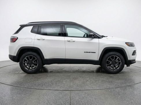 Used 2025 Jeep Compass Trailhawk AWD/4WD image 11
