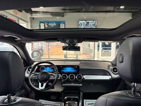 Used 2023 Mercedes-Benz GLB 250 w/ Premium Package image 21