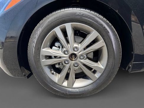 Used 2018 Hyundai Elantra Value Edition FWD image 12