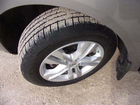 Used 2013 Nissan Rogue SV image 4