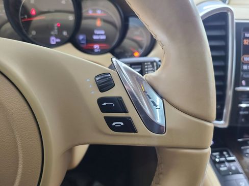 Used 2013 Porsche Cayenne Diesel AWD/4WD image 32
