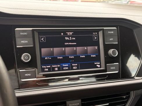 Used 2024 Volkswagen Jetta SE FWD image 16