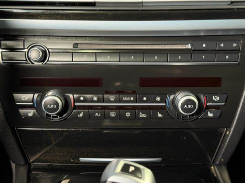 Used 2012 BMW 750i RWD image 31