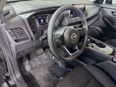 Used 2024 Nissan Rogue S image 23