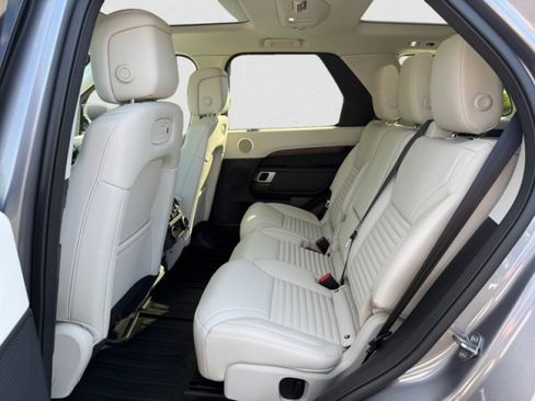 Certified 2025 Land Rover Discovery S AWD/4WD image 18