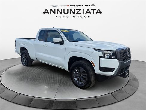 Certified 2025 Nissan Frontier SV image 7