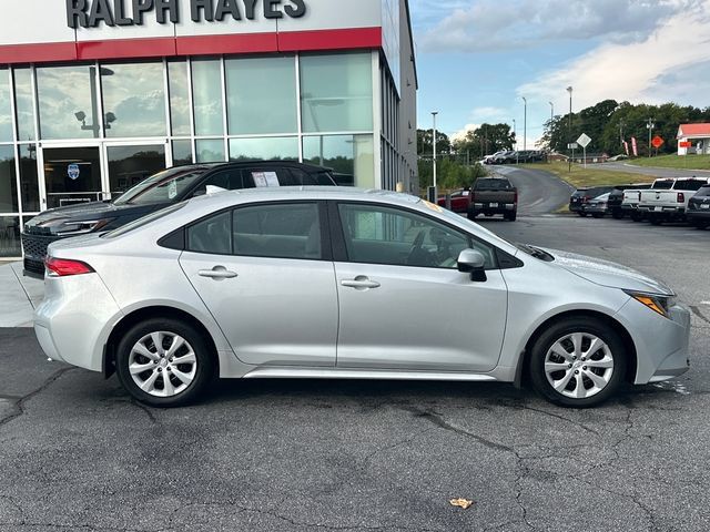 Used 2026 Toyota Corolla LE FWD image 2
