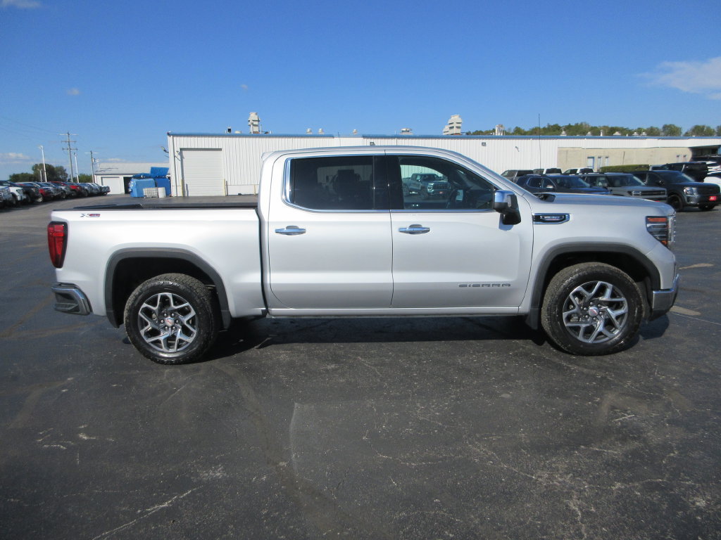 Certified 2022 GMC Sierra 1500 SLT AWD/4WD image 5