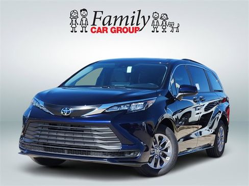 New 2026 Toyota Sienna LE image 1