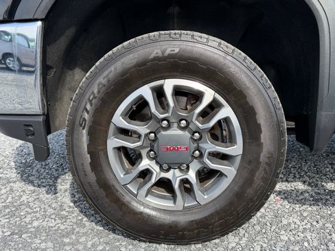 Used 2022 GMC Sierra 3500 SLT w/ SLT Preferred Package image 5