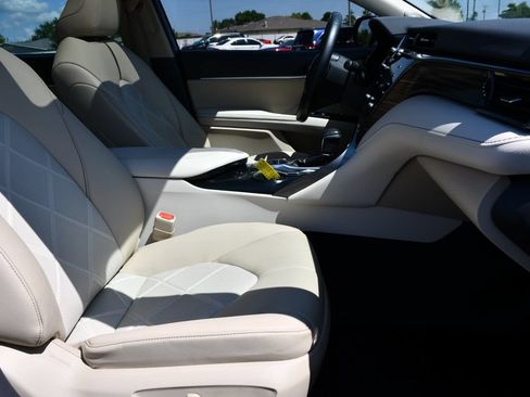 Used 2019 Toyota Camry XLE FWD image 36