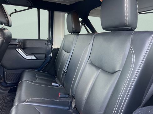 Used 2018 Jeep Wrangler Unlimited Rubicon w/ Cold Weather Group AWD/4WD image 13