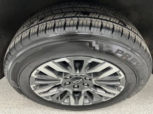 Used 2025 Chevrolet Tahoe Z71 AWD/4WD image 18