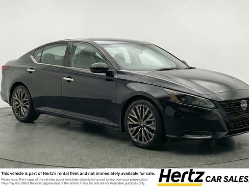 Used 2025 Nissan Altima 2.5 SV image 1