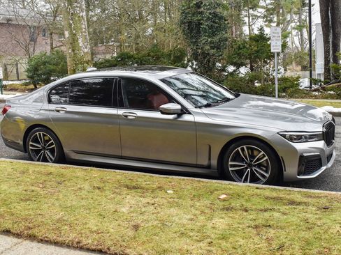 Used 2021 BMW 750i xDrive w/ Executive Package image 11