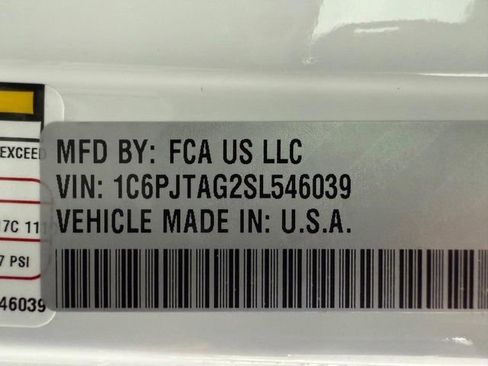 New 2025 Jeep Gladiator Willys image 32