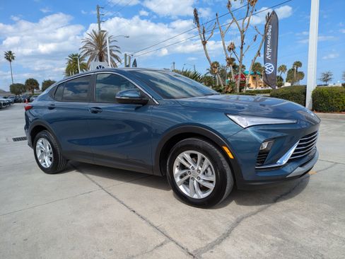 Used 2024 Buick Envista Preferred w/ Convenience II Package image 2