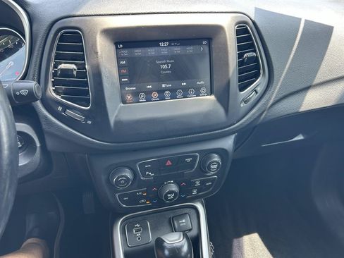 Used 2018 Jeep Compass Latitude w/ Popular Equipment Group FWD image 4
