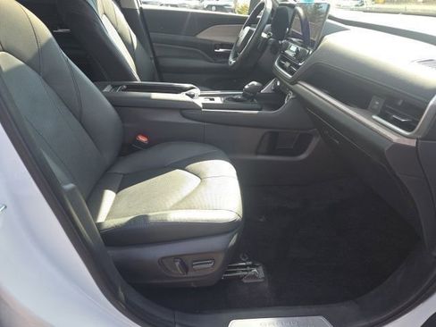 Used 2024 Toyota Grand Highlander AWD image 11