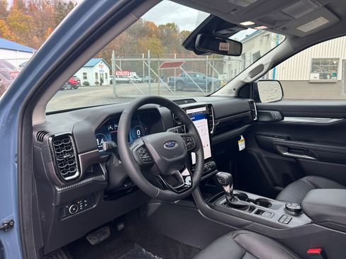 New 2025 Ford Ranger Lariat w/ Black Appearance Package image 48