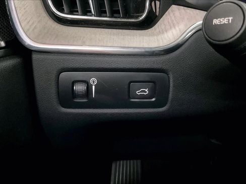 Used 2022 Volvo XC60 B5 Inscription w/ Advanced Package image 35