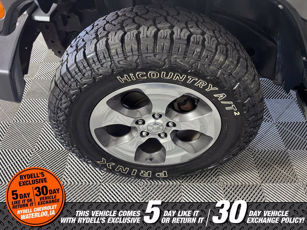 Used 2010 Jeep Wrangler Unlimited Sahara w/ Dual Top Group AWD/4WD image 15
