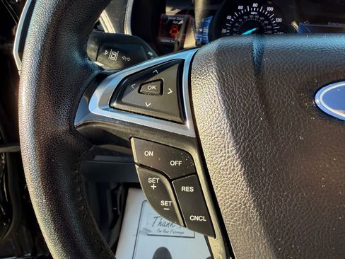 Used 2023 Ford Edge SEL image 4